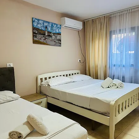 Pazari I Ri: Cozy Tirana