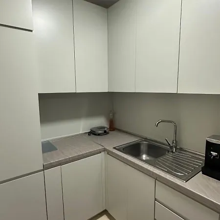 Pazari I Ri: Cozy * Tirana