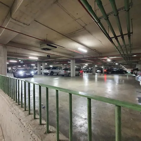 Pazari I Ri: Cozy * تيرانا