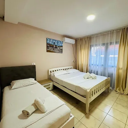 Pazari I Ri: Cozy * تيرانا