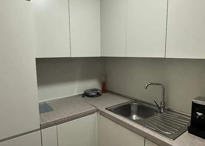 Pazari I Ri: Cozy * تيرانا