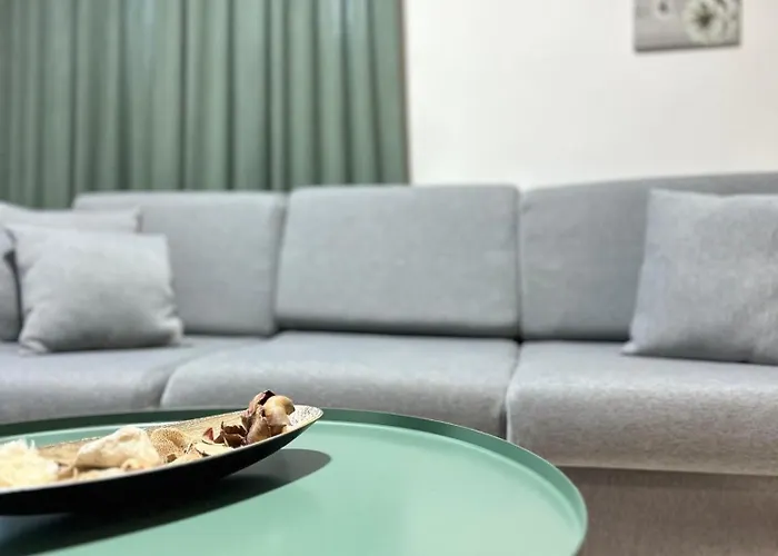 Pazari I Ri: Cozy تيرانا