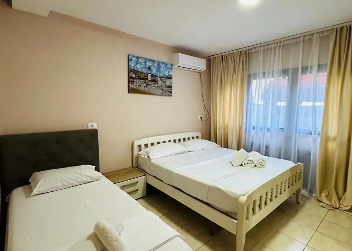 Pazari I Ri: Cozy * تيرانا